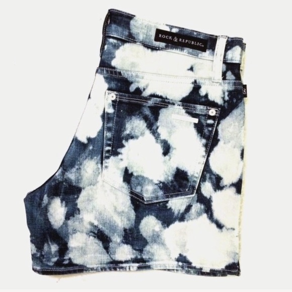 Acid washed high waisted denim shorts bleached out - Picture 3 of 7